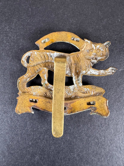Photo 2 of WW1 British Army Leicestershire Regiment Cap Badge - collectible militaria item