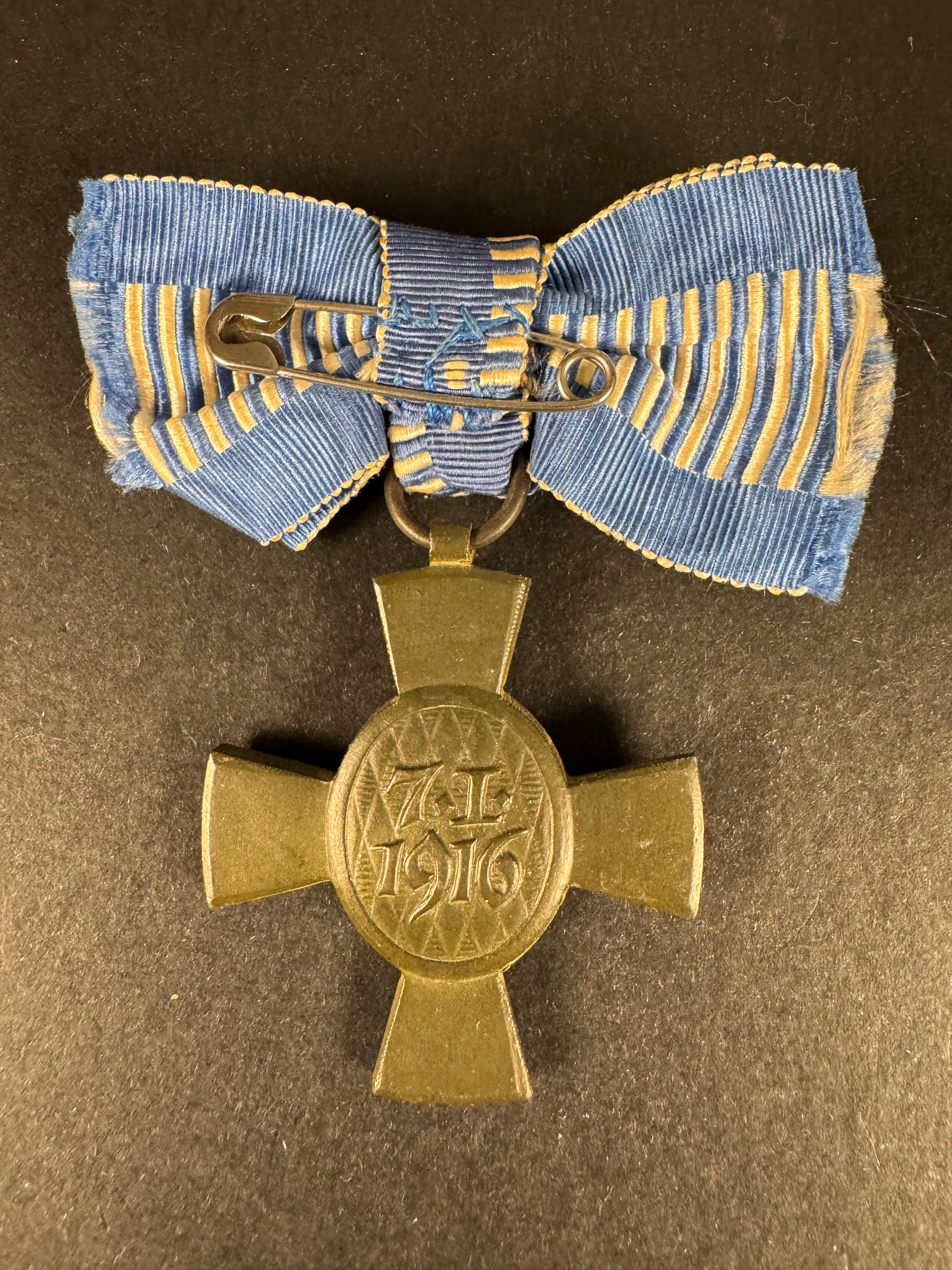 Photo 3 of WW1 German Empire Bavarian King Ludwig III Cross for Women - collectible militaria item