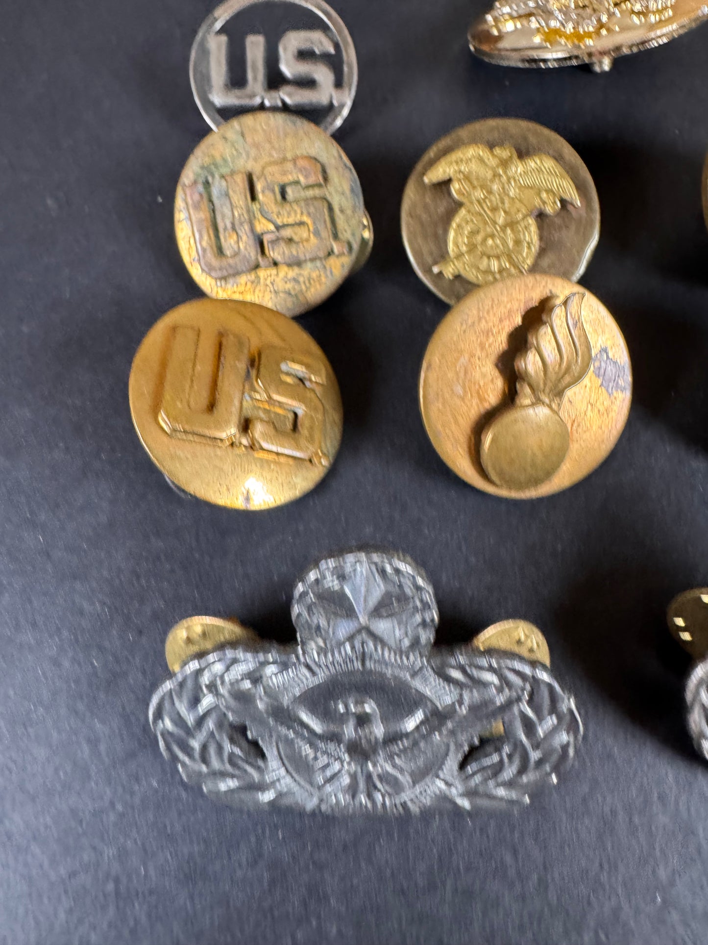 Photo 2 of WW2 Onwards Collection of United States Military Insignia - collectible militaria item