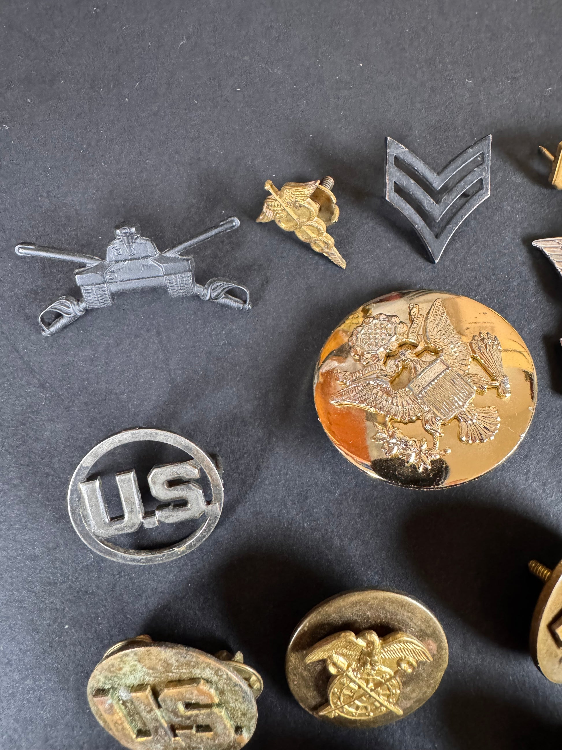 Photo 5 of WW2 Onwards Collection of United States Military Insignia - collectible militaria item