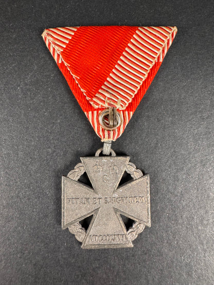 Photo 2 of WW1 Austro Hungarian Empire Karl Truppen Kreuz Medal - collectible militaria item