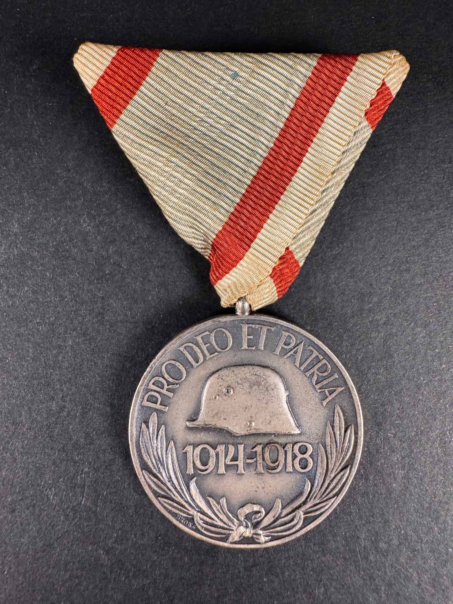 Photo 1 of WW1 Hungarian Commemorative Medal for Combatants - collectible militaria item