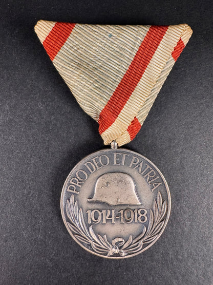 Photo 1 of WW1 Hungarian Commemorative Medal for Combatants - collectible militaria item