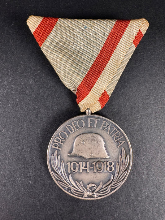 Photo 1 of WW1 Hungarian Commemorative Medal for Combatants - collectible militaria item