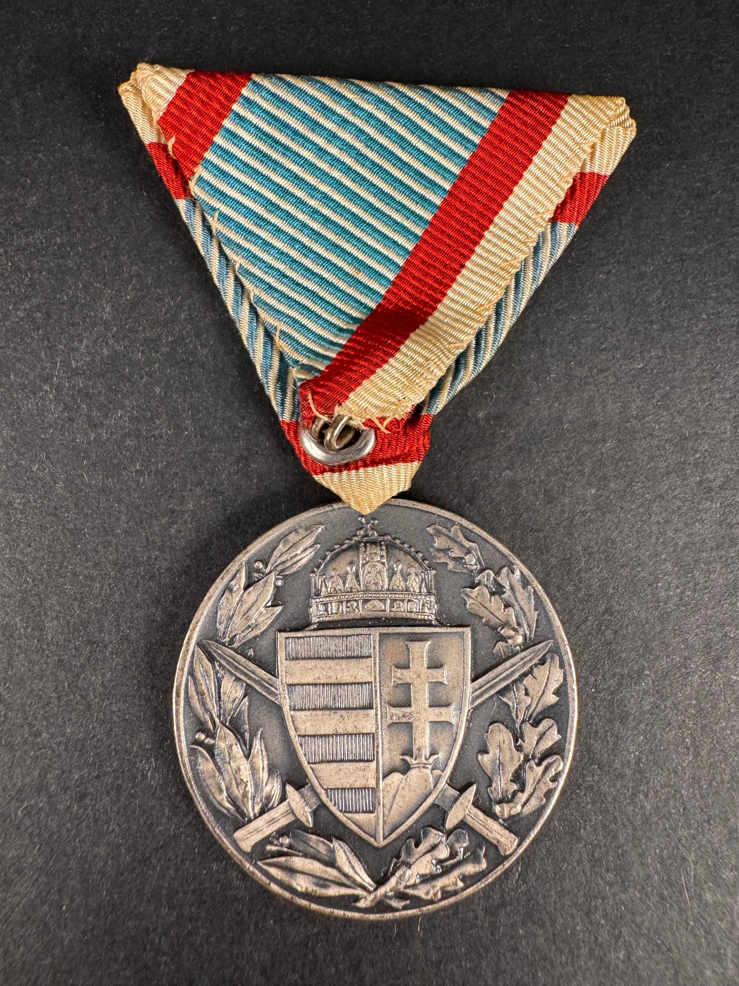 Photo 3 of WW1 Hungarian Commemorative Medal for Combatants - collectible militaria item