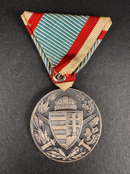 Photo 3 of WW1 Hungarian Commemorative Medal for Combatants - collectible militaria item