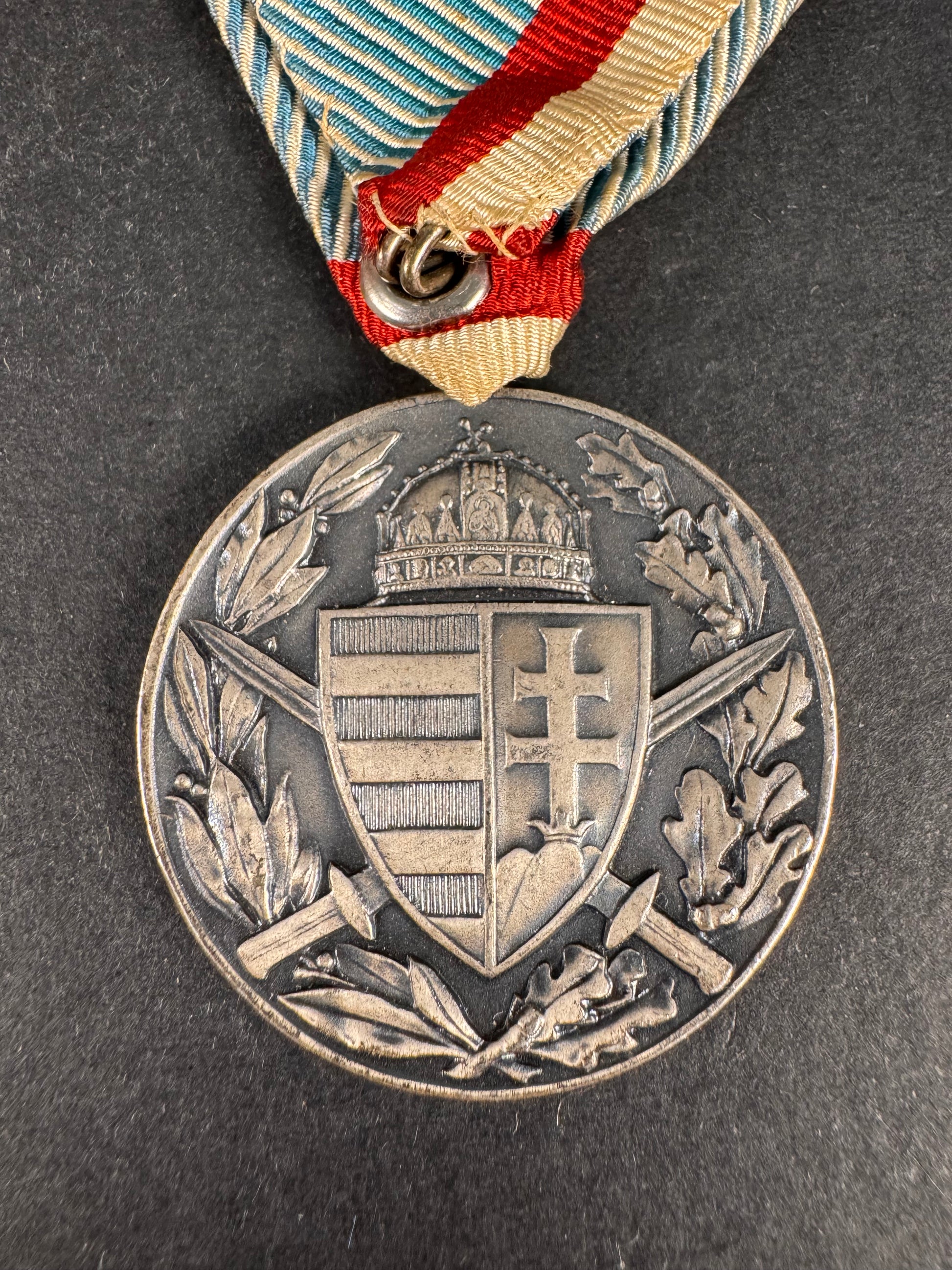Photo 4 of WW1 Hungarian Commemorative Medal for Combatants - collectible militaria item