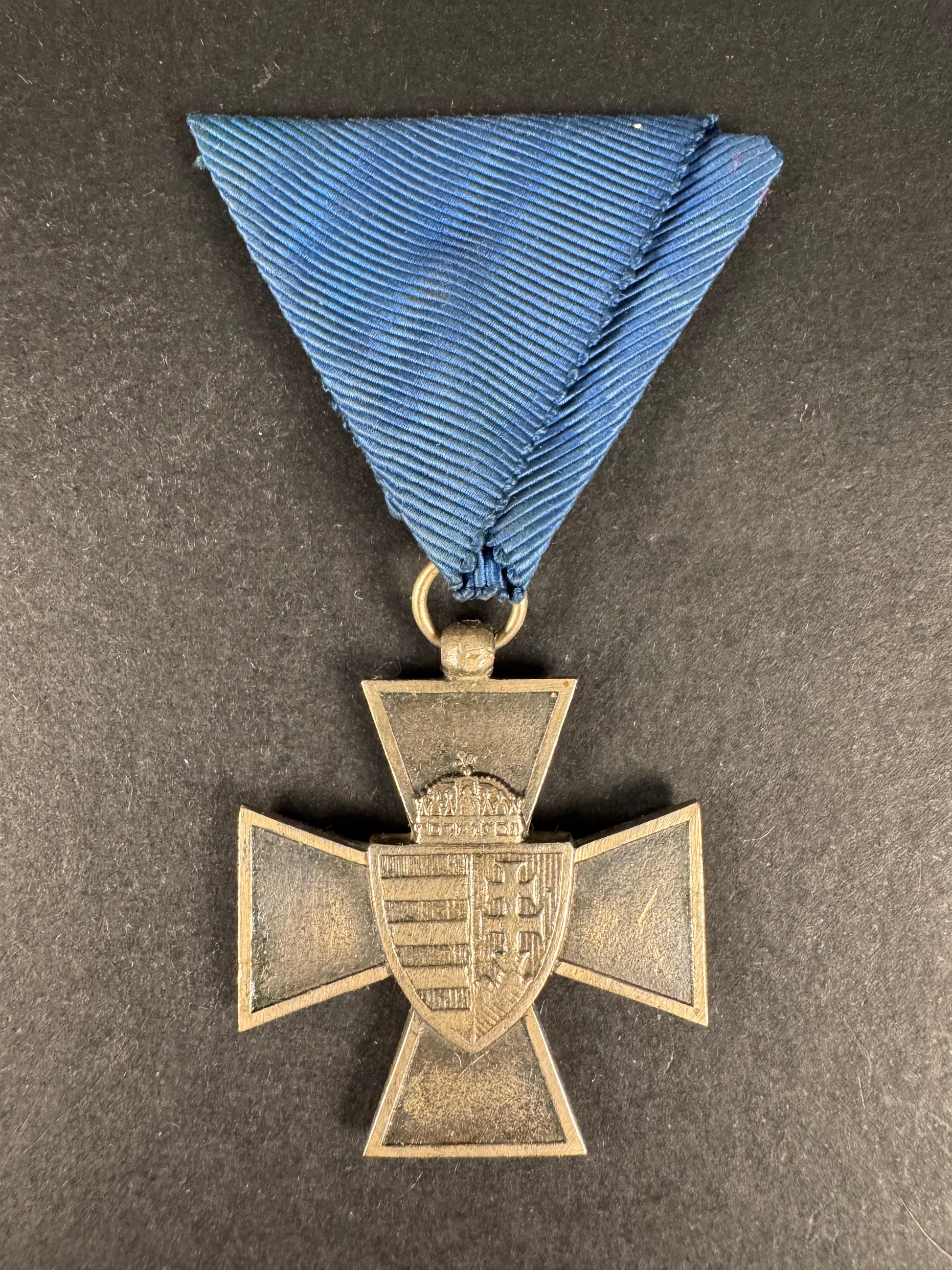 Photo 1 of WW2 Hungarian National Defense Cross 1940 Medal - collectible militaria item
