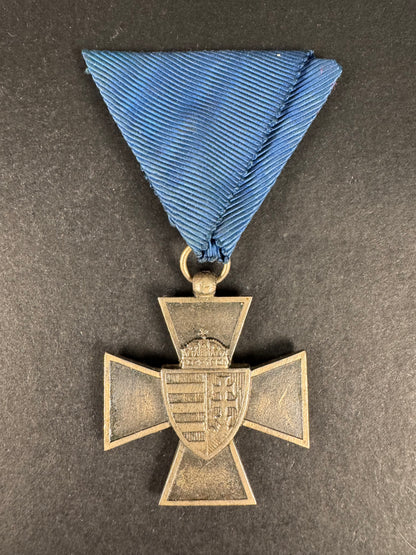 Photo 1 of WW2 Hungarian National Defense Cross 1940 Medal - collectible militaria item