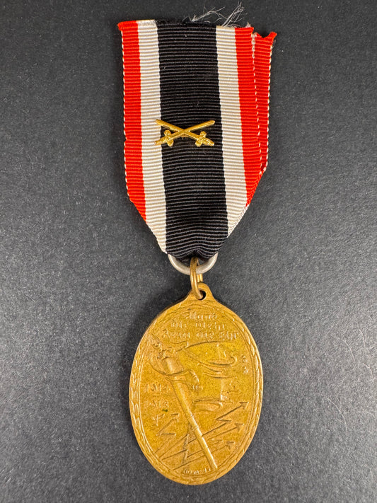 Photo 1 of WW1 German Army Veteran 1914-1918 Kyffhauser Medal with Swords - collectible militaria item