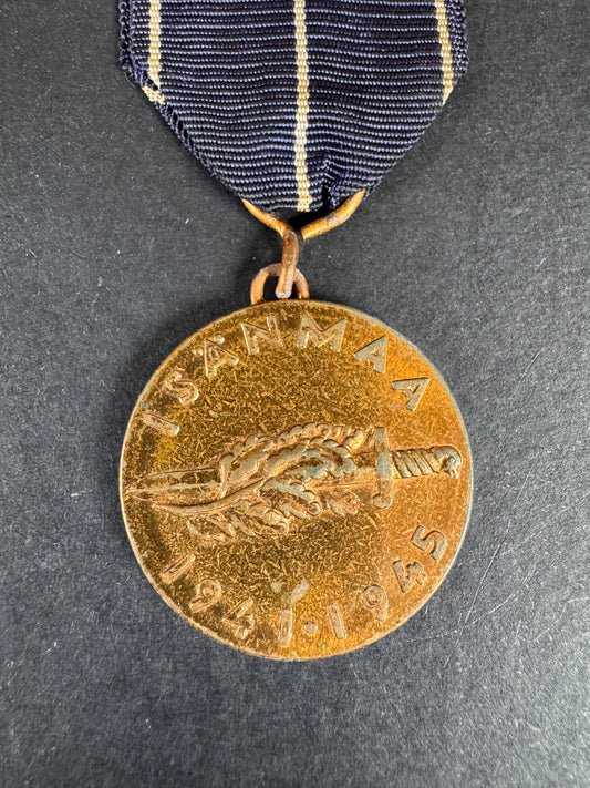 Photo 1 of WW2 Finnish Continuation War Commemorative Medal ISANMAA 1941 1945 - collectible militaria item