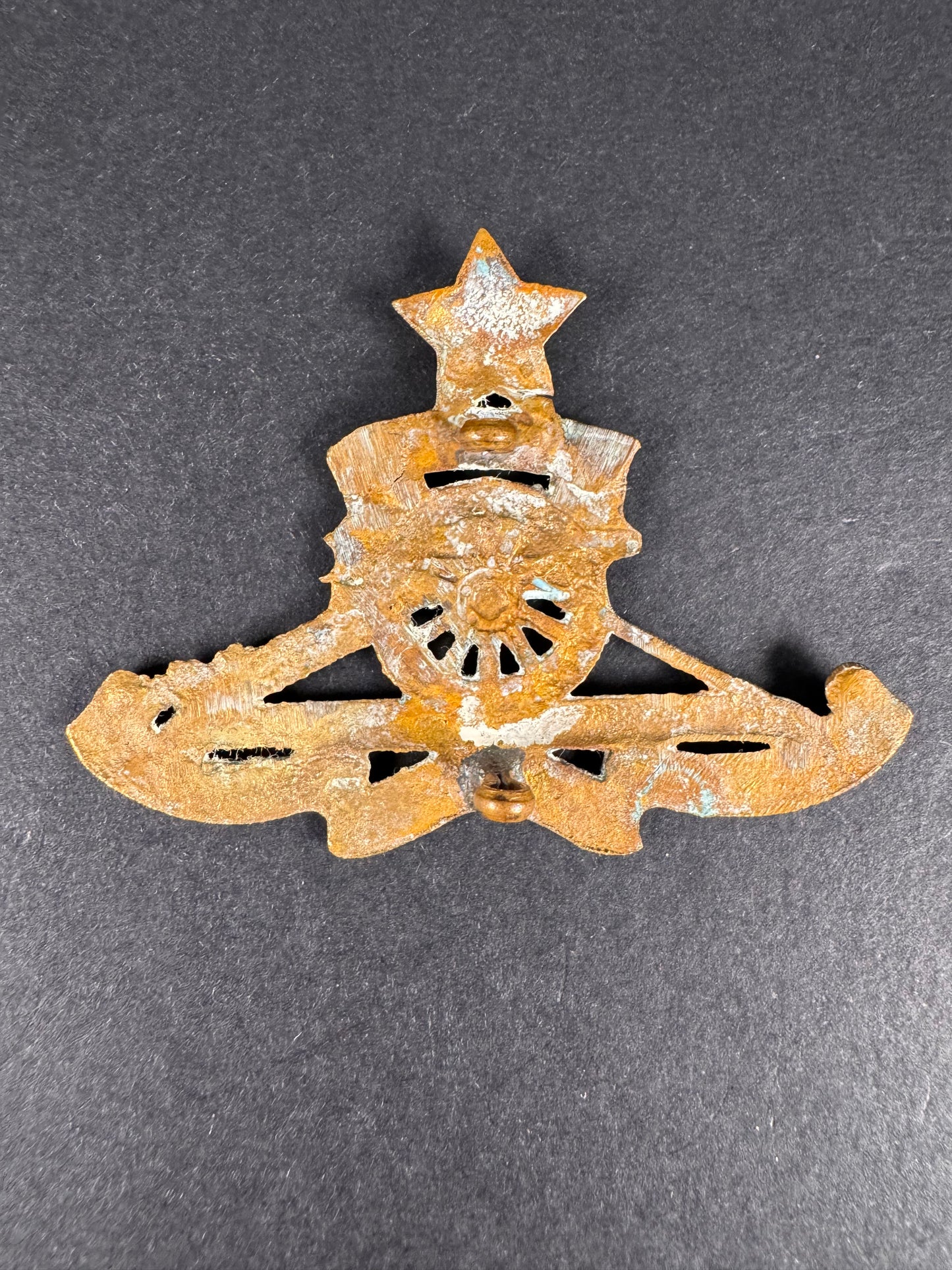 Photo 2 of WW2 Indian Army Artillery Cap Badge - collectible militaria item