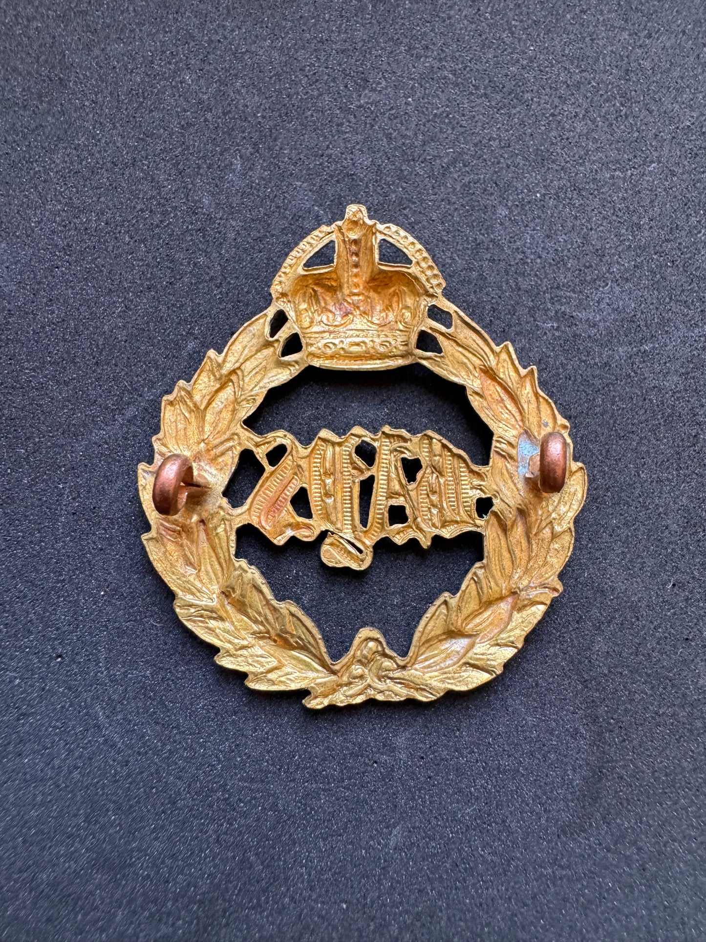 Photo 2 of WW1 British Army Edwardian 2nd Dragoon Guards (The Bays) Cap Badge - collectible militaria item