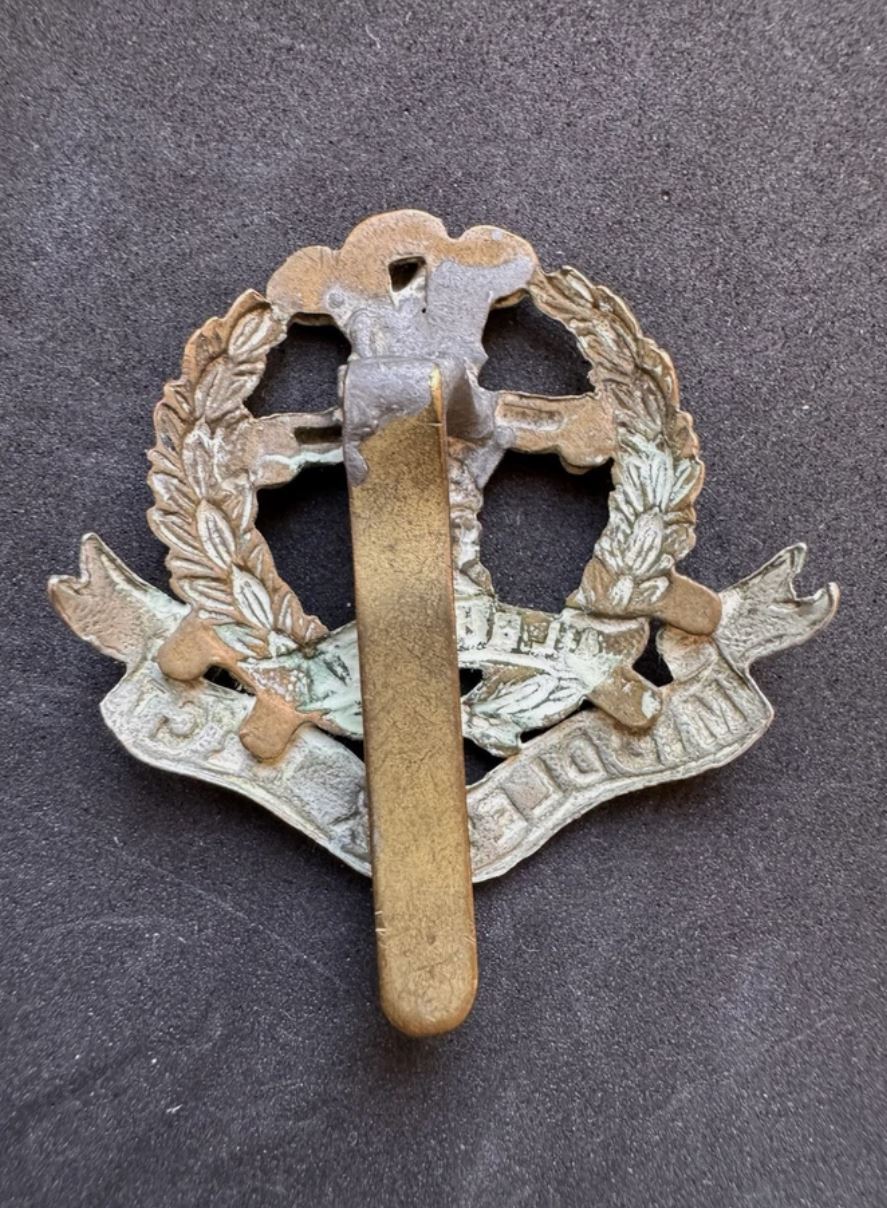 Photo 2 of WW1 British Army The Middlesex Infantry Regiment Cap Badge - collectible militaria item