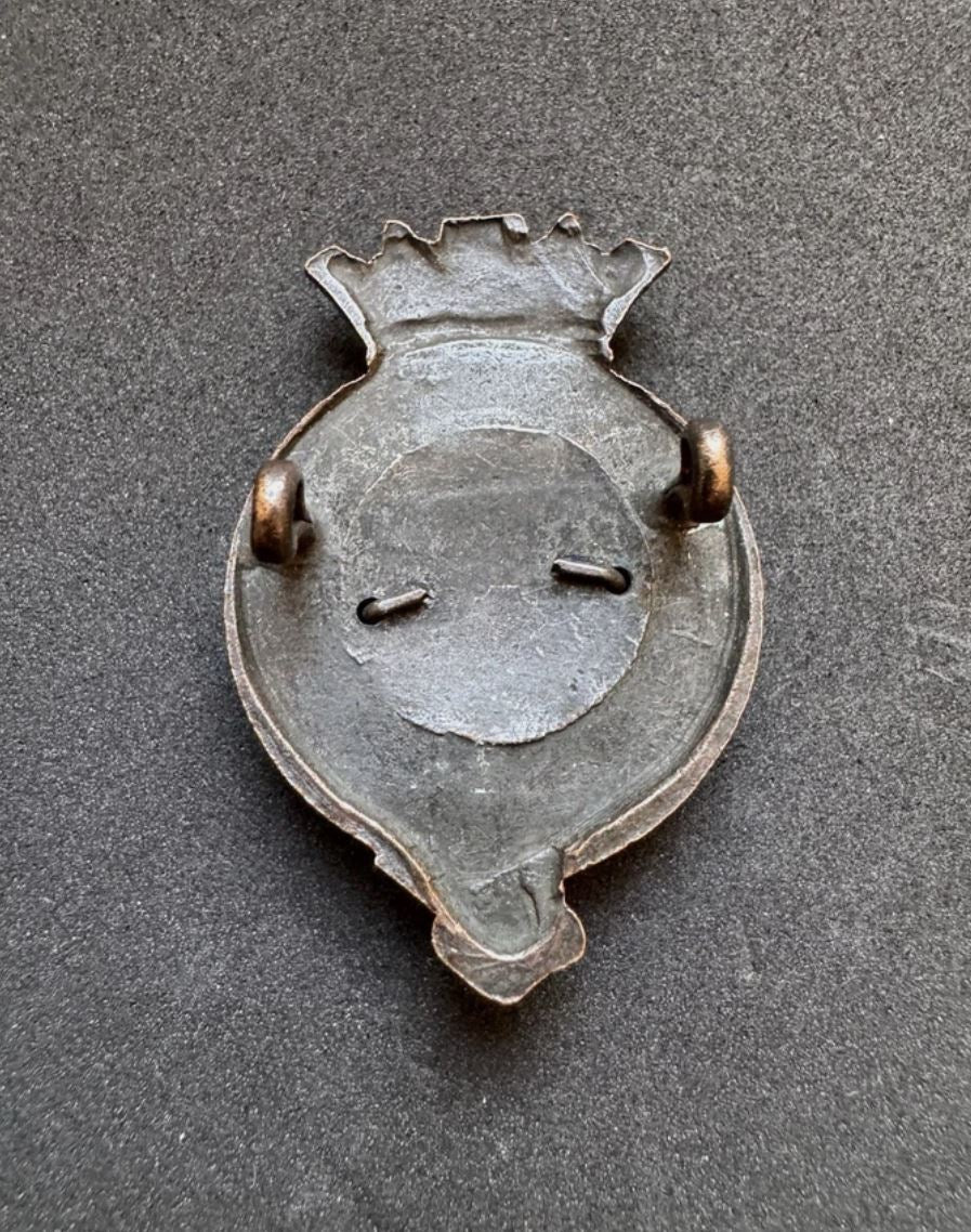 Photo 2 of WW1 British Army Duke Of Lancaster’s Own Yeomanry Officer's Cap Badge - collectible militaria item