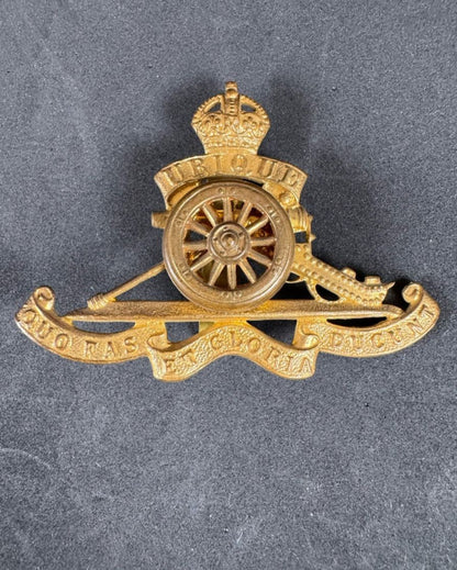 Photo 1 of WW1 British Army Royal Artillery Cap Badge - collectible militaria item