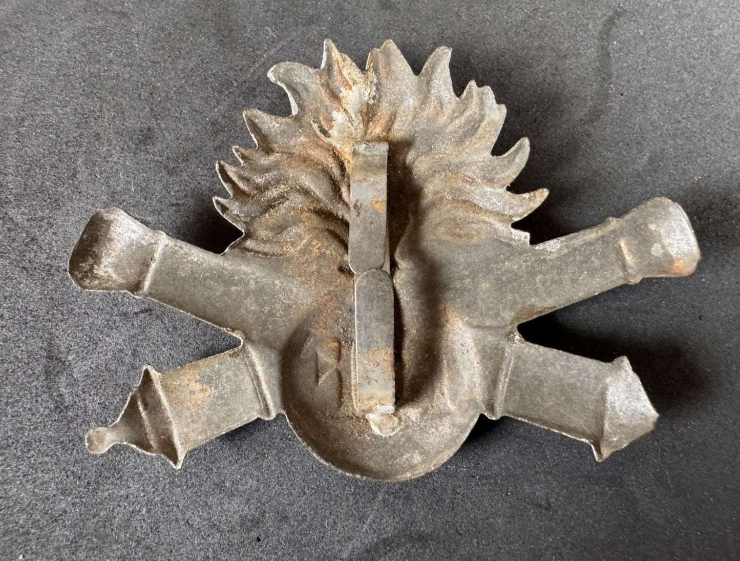 Photo 2 of WW1 French Army Artillery Adrian Helmet Badge RF - collectible militaria item