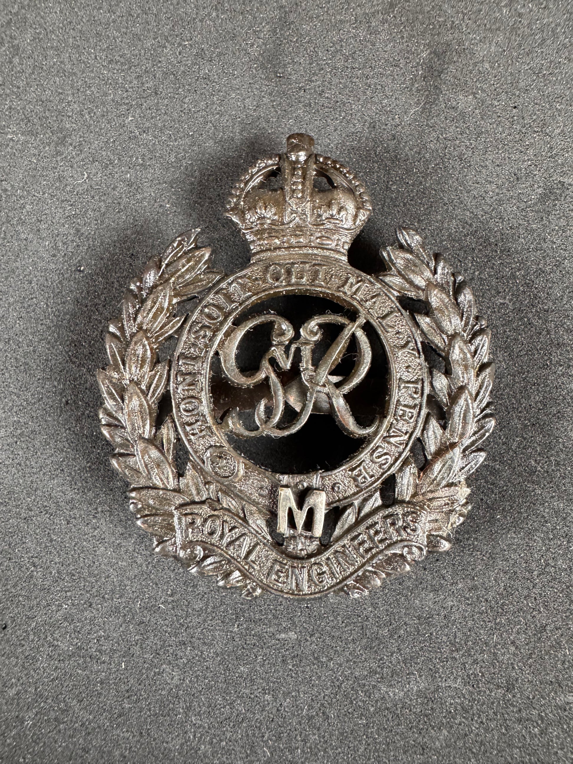 Photo 1 of WW2 British Army Royal Engineers Militia Officer's Cap Badge LUDLOW - collectible militaria item