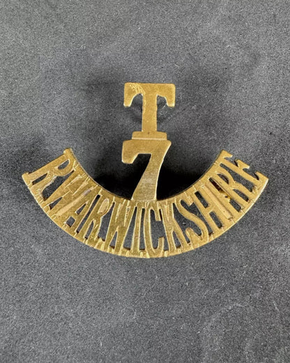 Photo 1 of WW1 British Army T7 WARWICKSHIRE Shoulder Title - collectible militaria item
