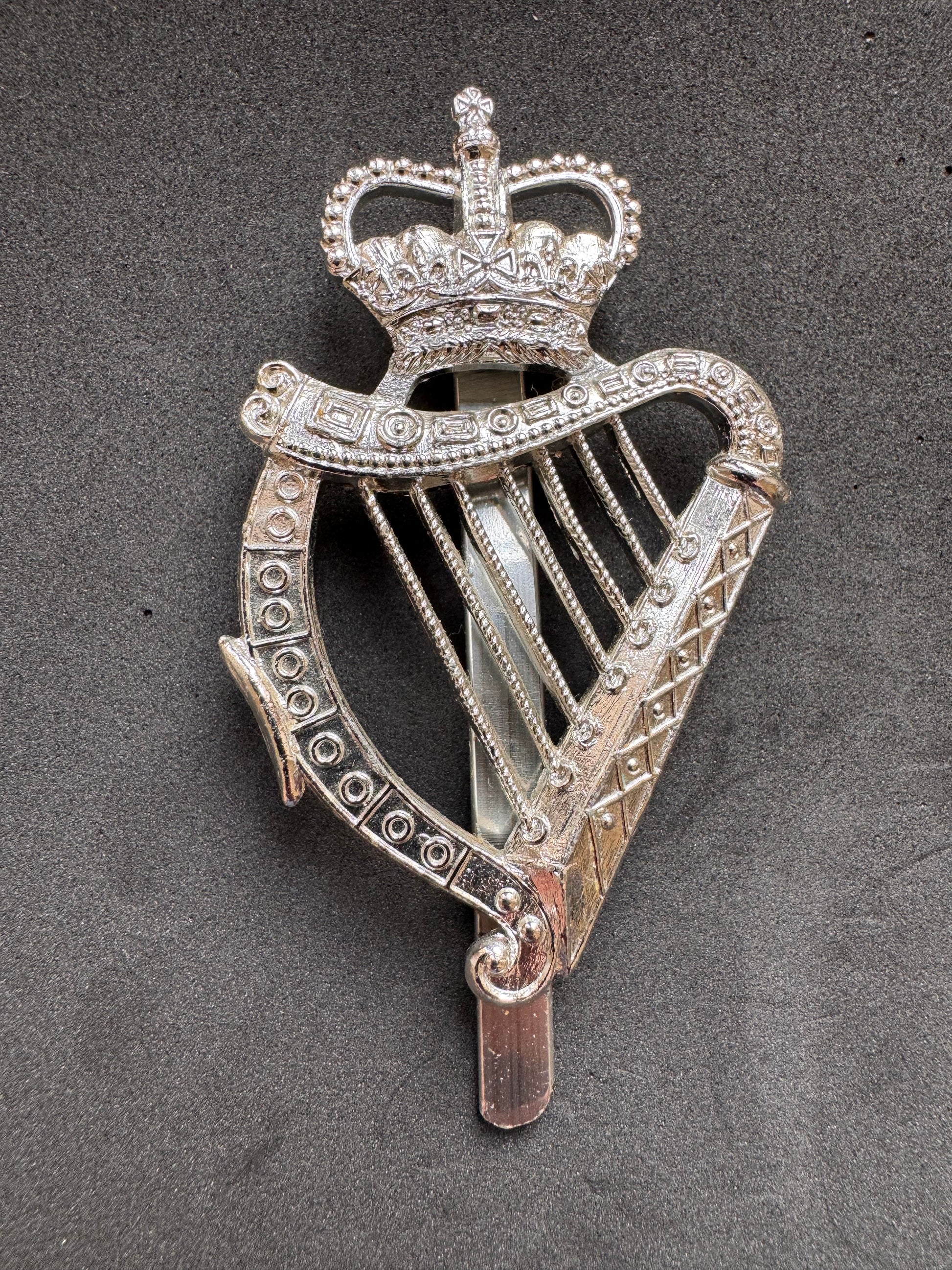 Photo 1 of After WW2 British Army London Irish Piper's Caubeen Cap Badge - collectible militaria item