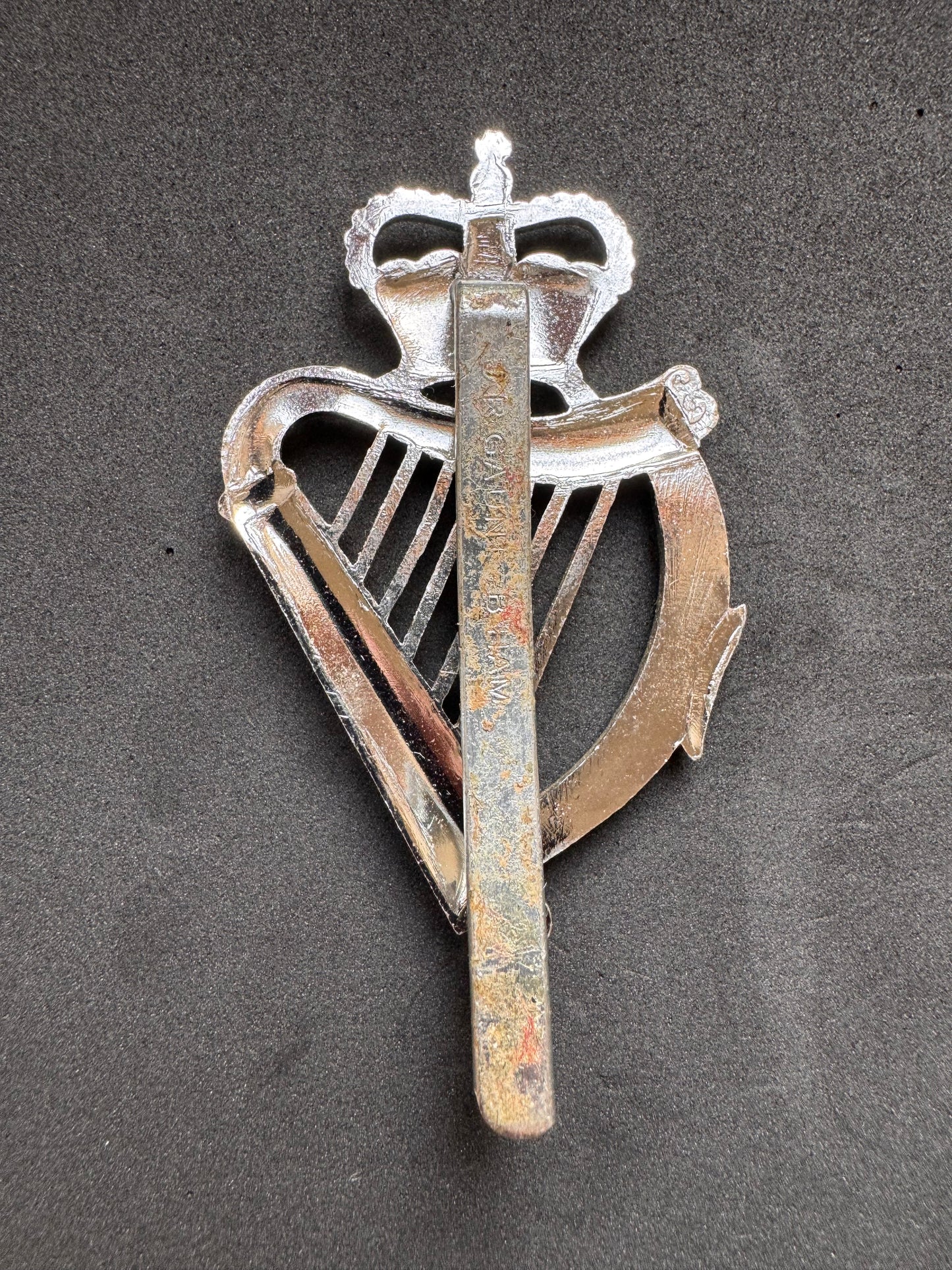 Photo 2 of After WW2 British Army London Irish Piper's Caubeen Cap Badge - collectible militaria item