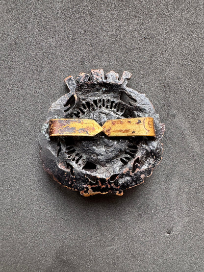 Photo 2 of WW1 British Army 6th Battalion Hampshire Regiment Officer's Cap Badge - collectible militaria item