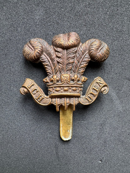 Photo 1 of WW1 British Army Denbigh Hussars Yeomanry War Economy Cap Badge - collectible militaria item