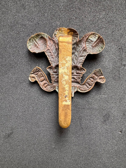 Photo 2 of WW1 British Army Denbigh Hussars Yeomanry War Economy Cap Badge - collectible militaria item