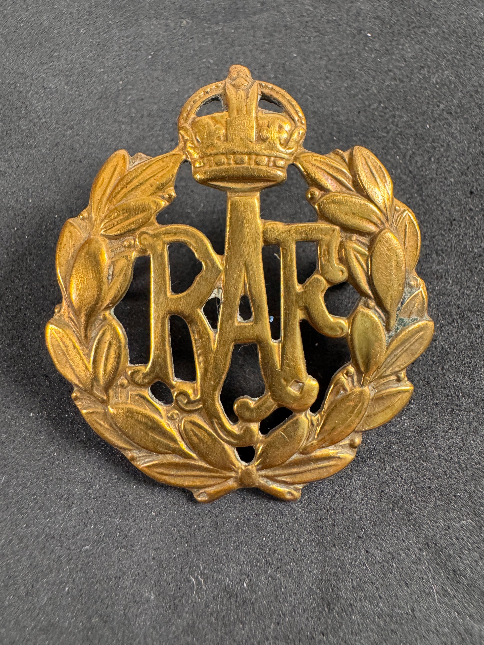 Photo 1 of WW2 British Royal Air Force (RAF) Cap Badge - collectible militaria item