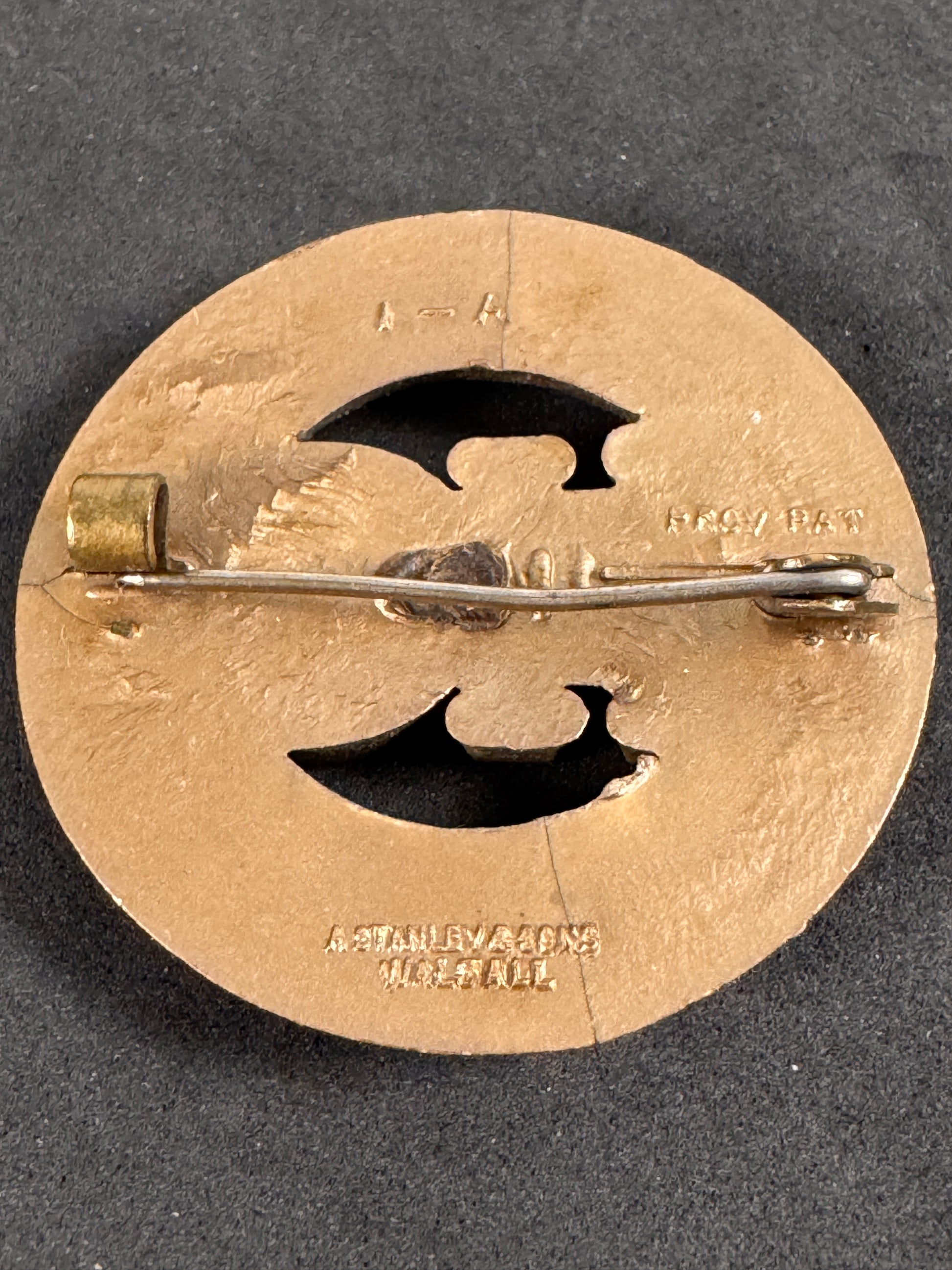 Photo 3 of WW2 British Army Home Guard (HG) Plastic Economy Cap Badge - collectible militaria item