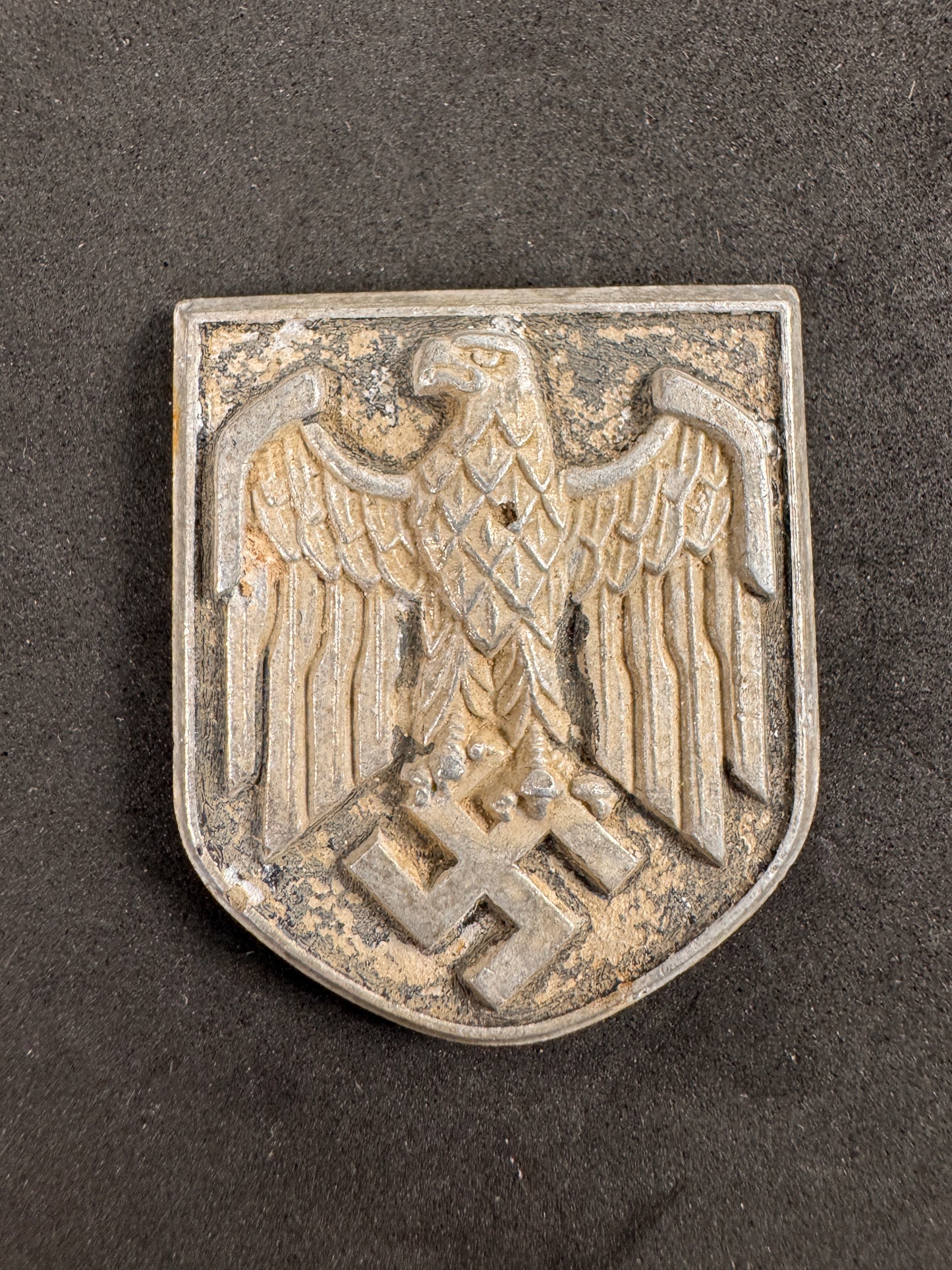 Photo 2 of WW2 German Afrika Korps Pith Helmet Eagle Shield - Marked PuC - collectible militaria item