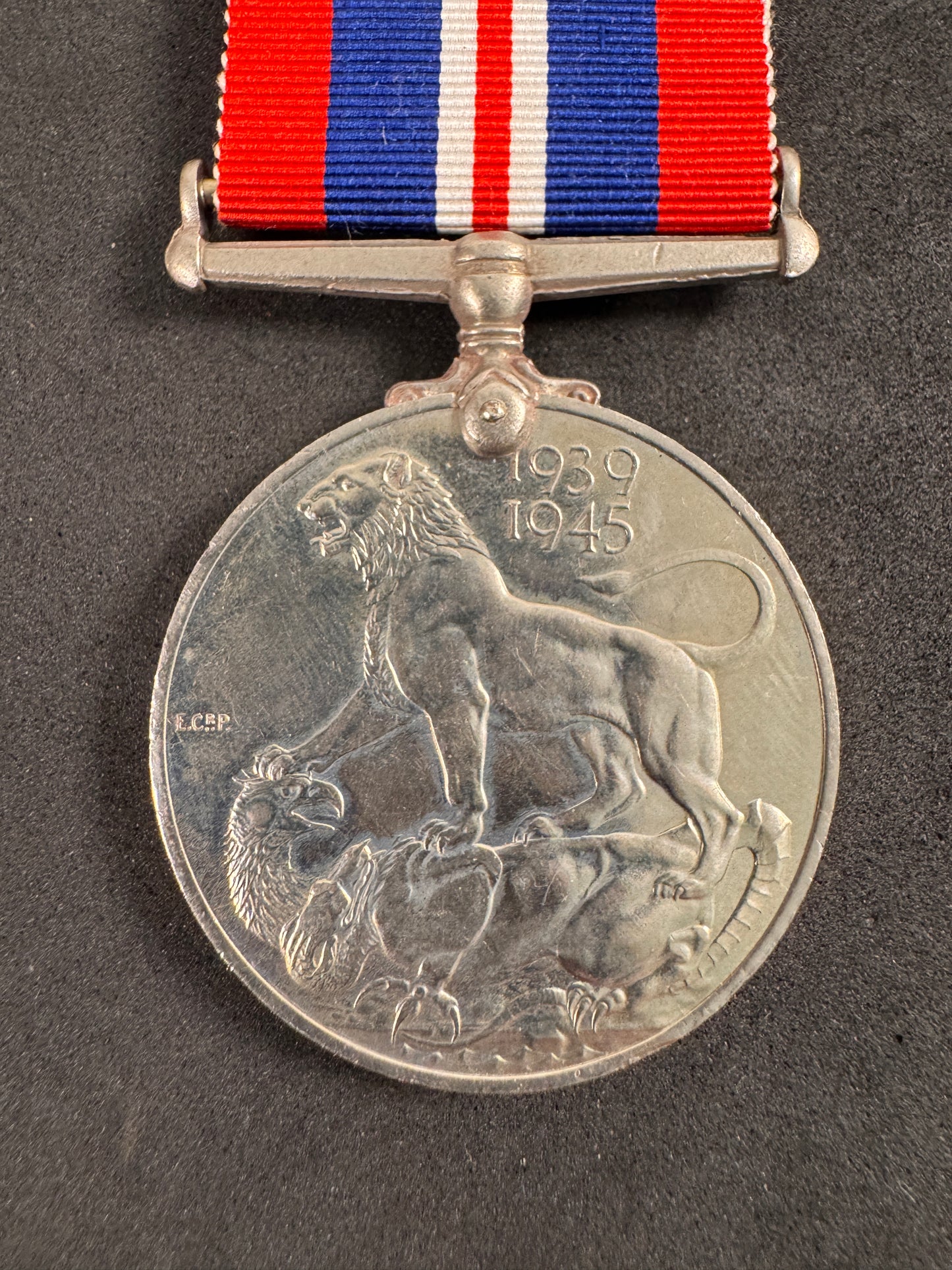 Photo 2 of WW2 British 1939 - 1945 War Medal - collectible militaria item