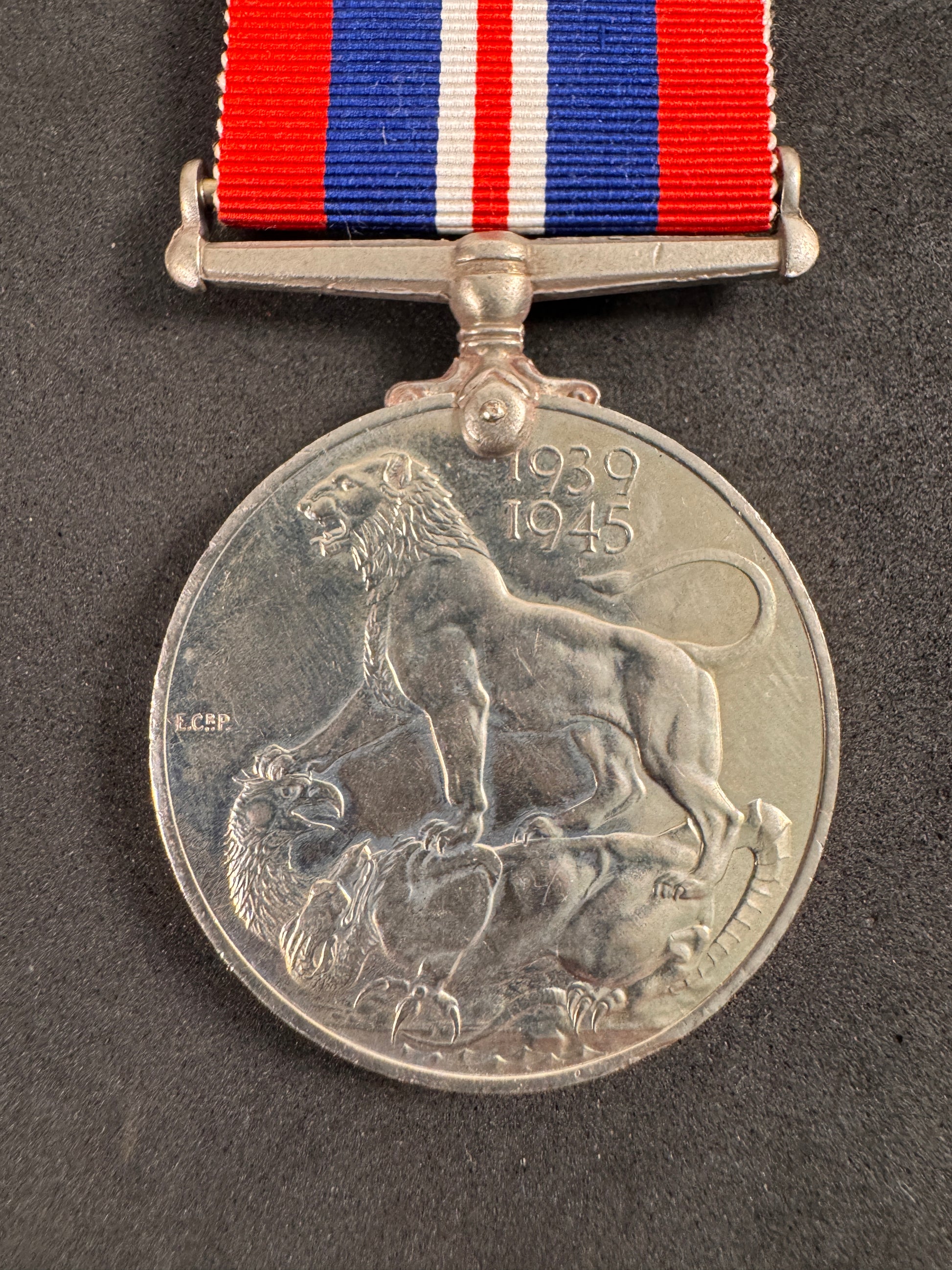 Photo 2 of WW2 British 1939 - 1945 War Medal - collectible militaria item
