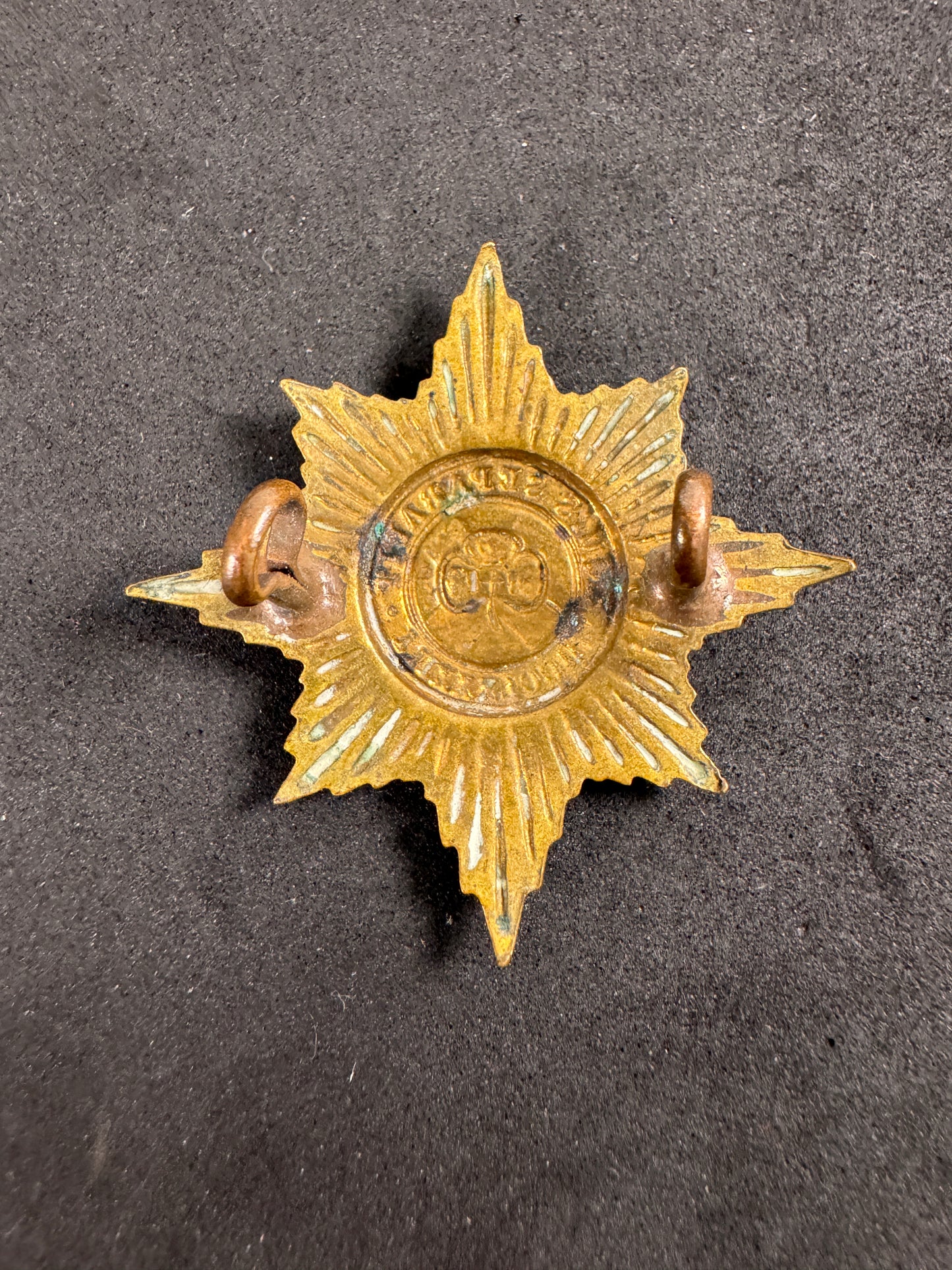 WW1 British Army Irish Guards Cap Badge