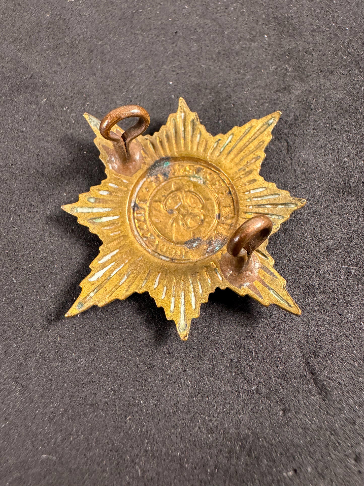 WW1 British Army Irish Guards Cap Badge