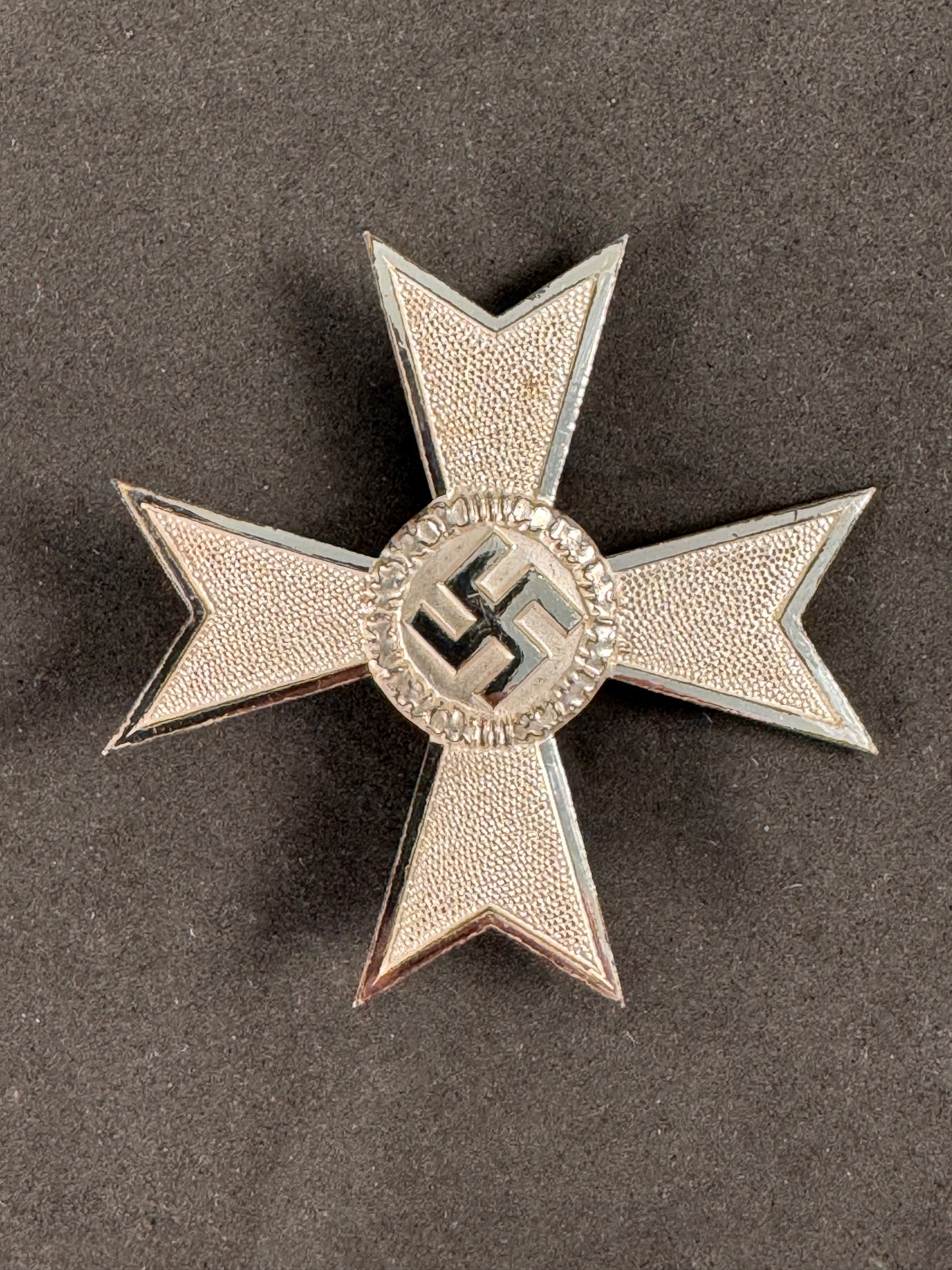 Photo 2 of WW2 German War Merit Cross 1st Class Breast Badge - Without Swords - collectible militaria item