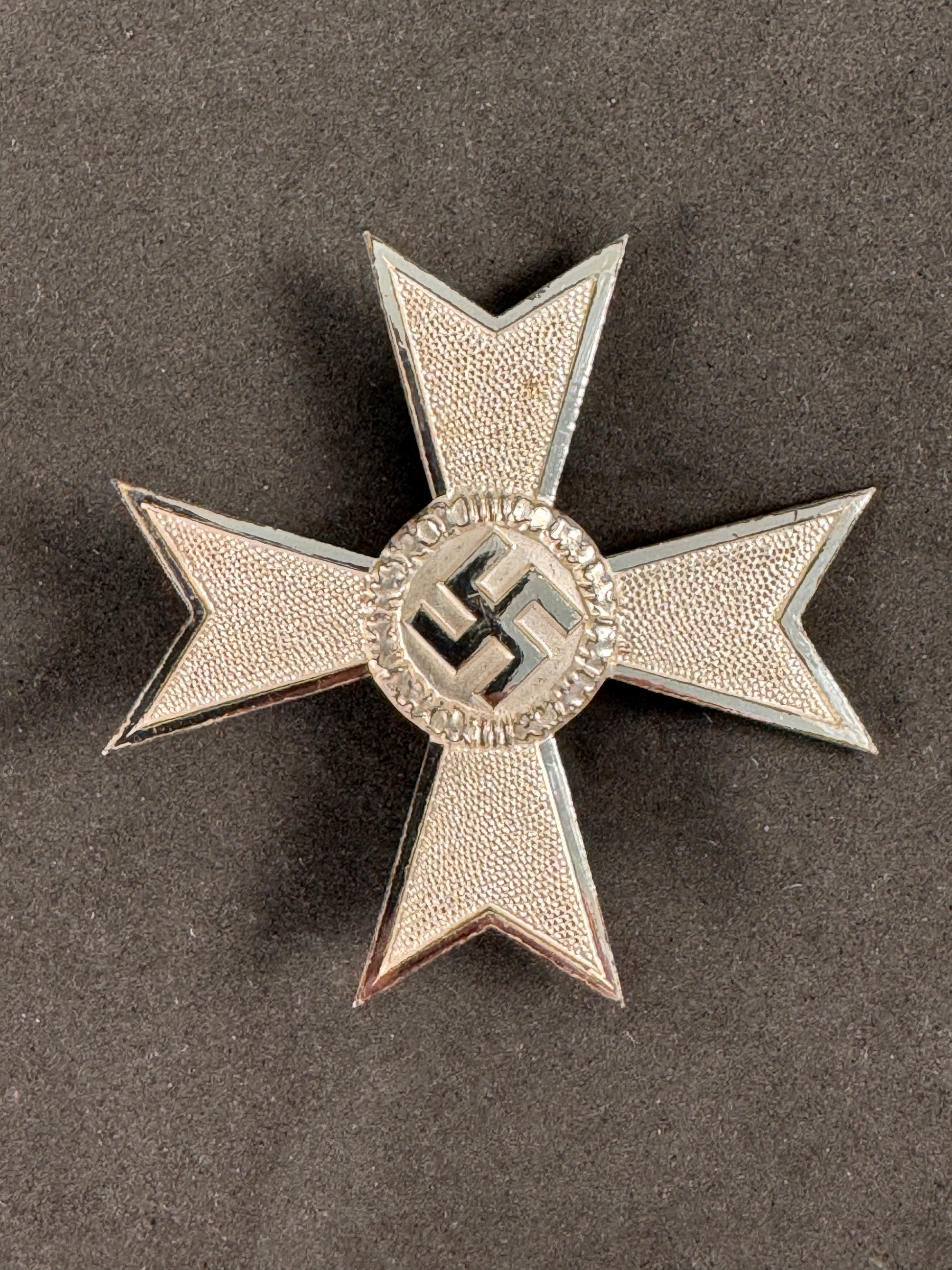 Photo 2 of WW2 German War Merit Cross 1st Class Breast Badge - Without Swords - collectible militaria item