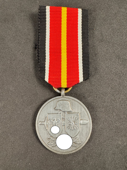 Photo 1 of WW2 German Spanish Blue Division Medal - Deschler & Sohn “1” Maker Mark - collectible militaria item