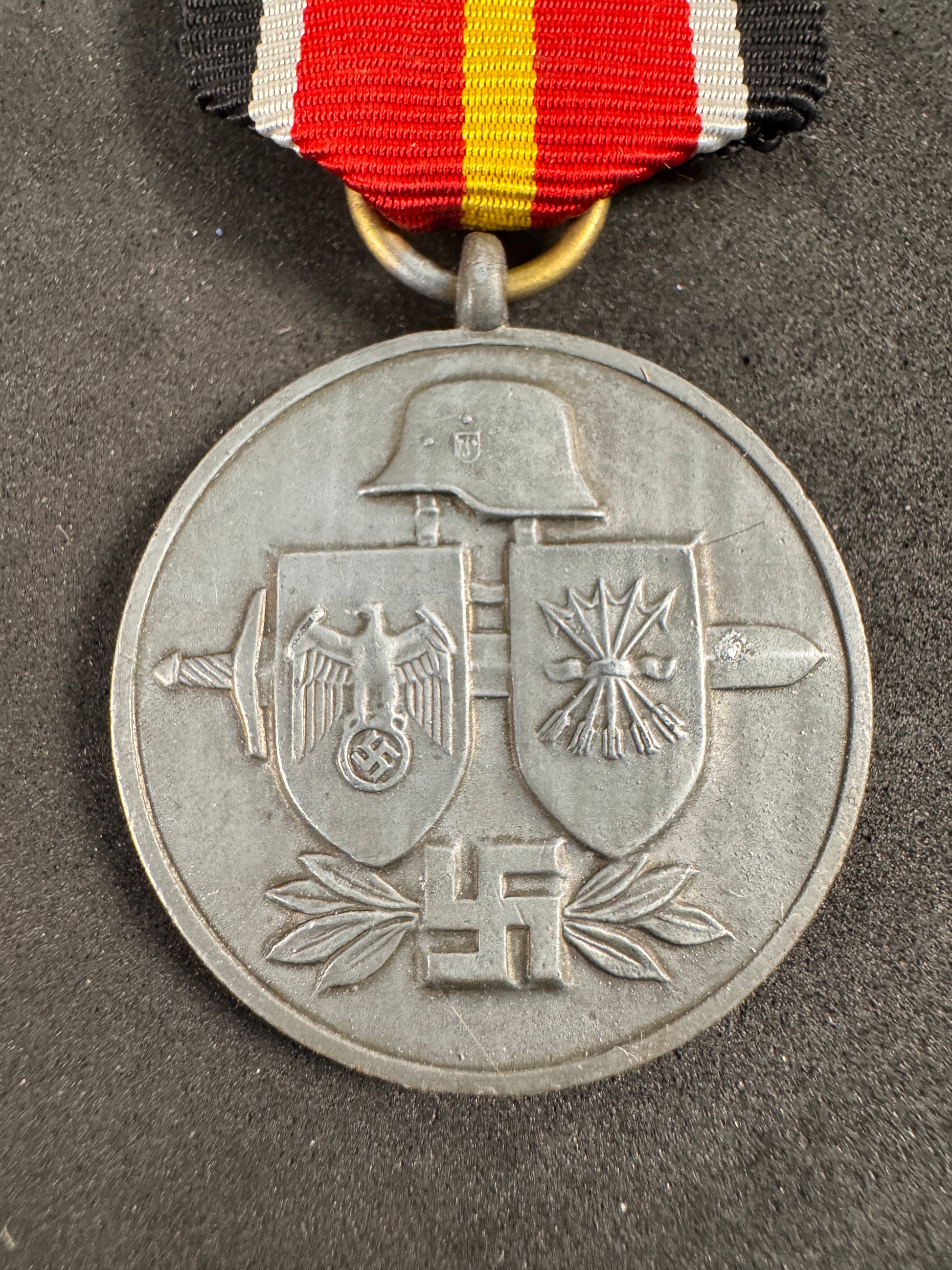 Photo 3 of WW2 German Spanish Blue Division Medal - Deschler & Sohn “1” Maker Mark - collectible militaria item