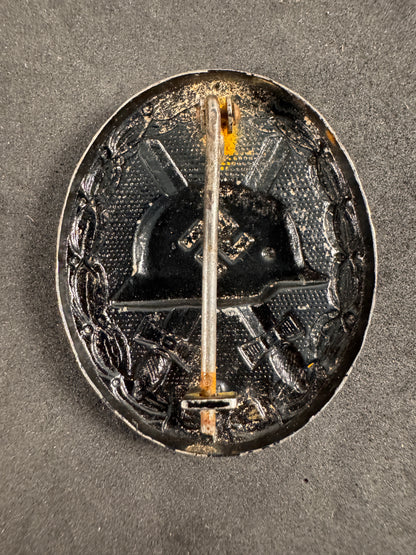 Photo 3 of WW2 German Black Wound Badge - Verwundetenabzeichen in Schwarz - collectible militaria item