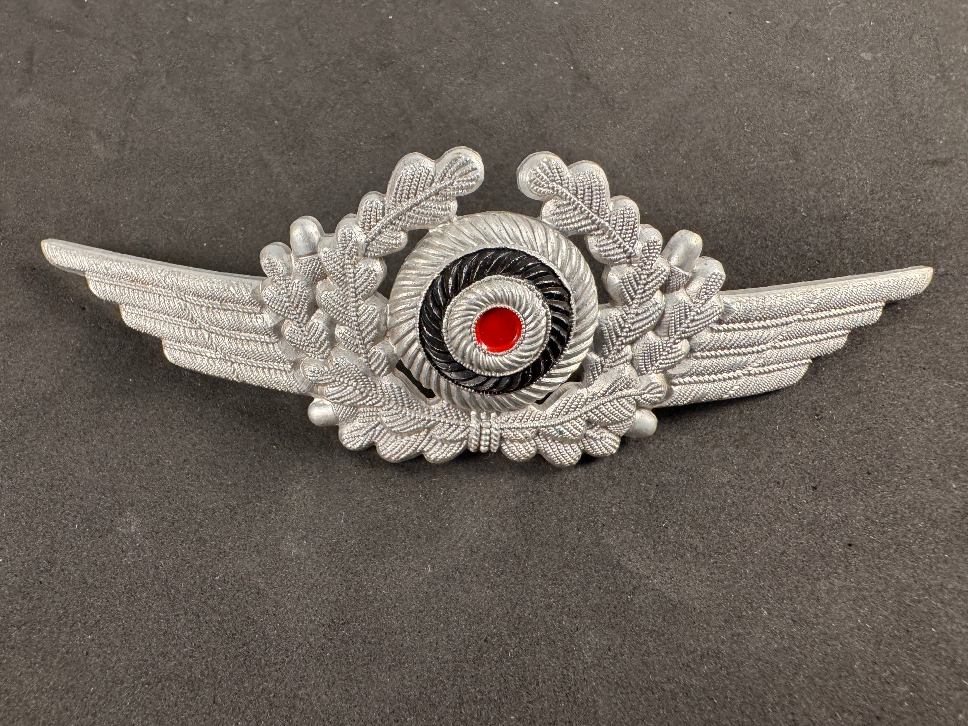 Photo 1 of WW2 German Luftwaffe EM/NCO Visor Cap Cockade Wreath - collectible militaria item