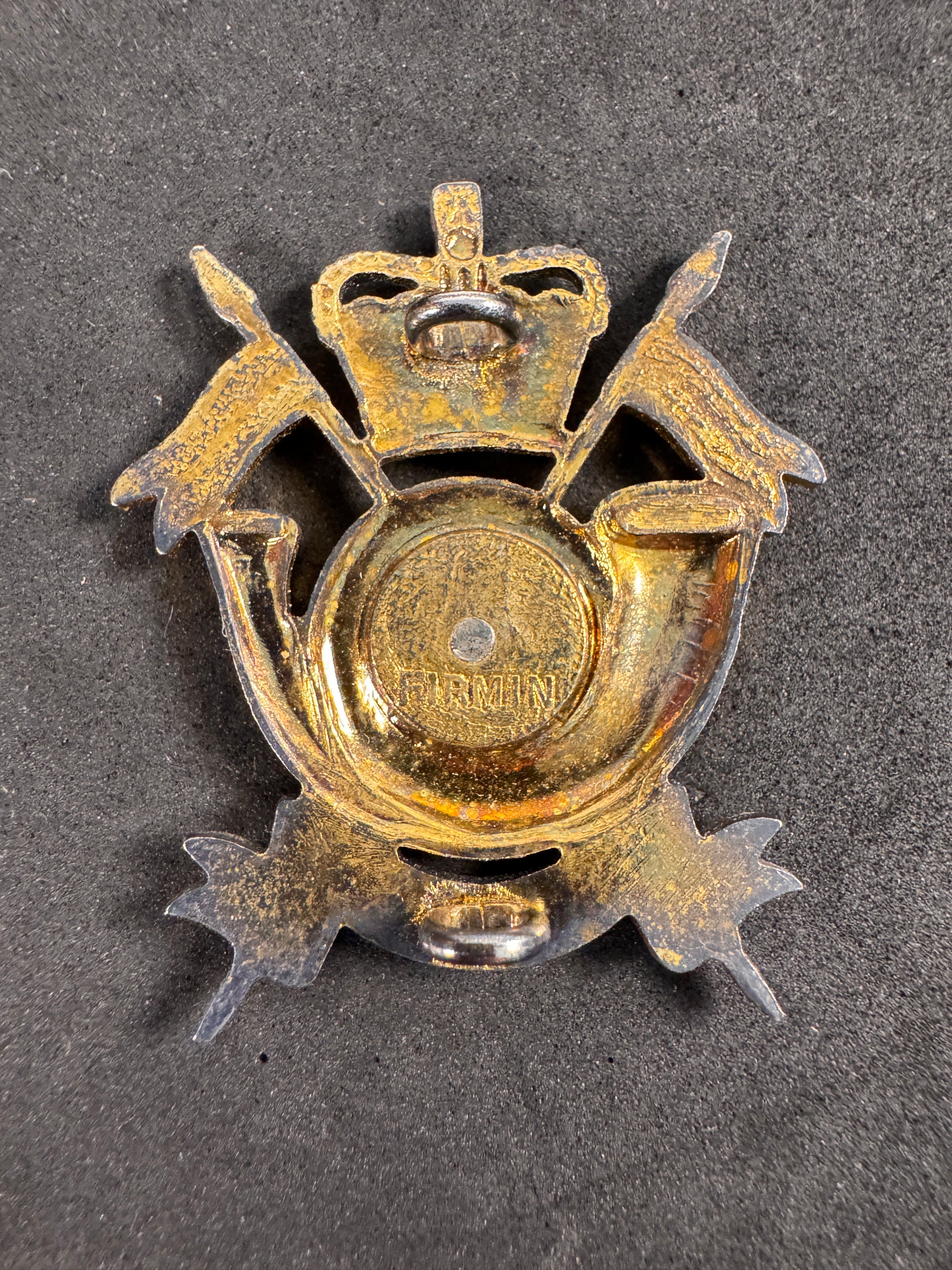 Photo 2 of British Army King’s Own Yorkshire Yeomanry Light Infantry Cap Badge - Firmin-Made - collectible militaria ite