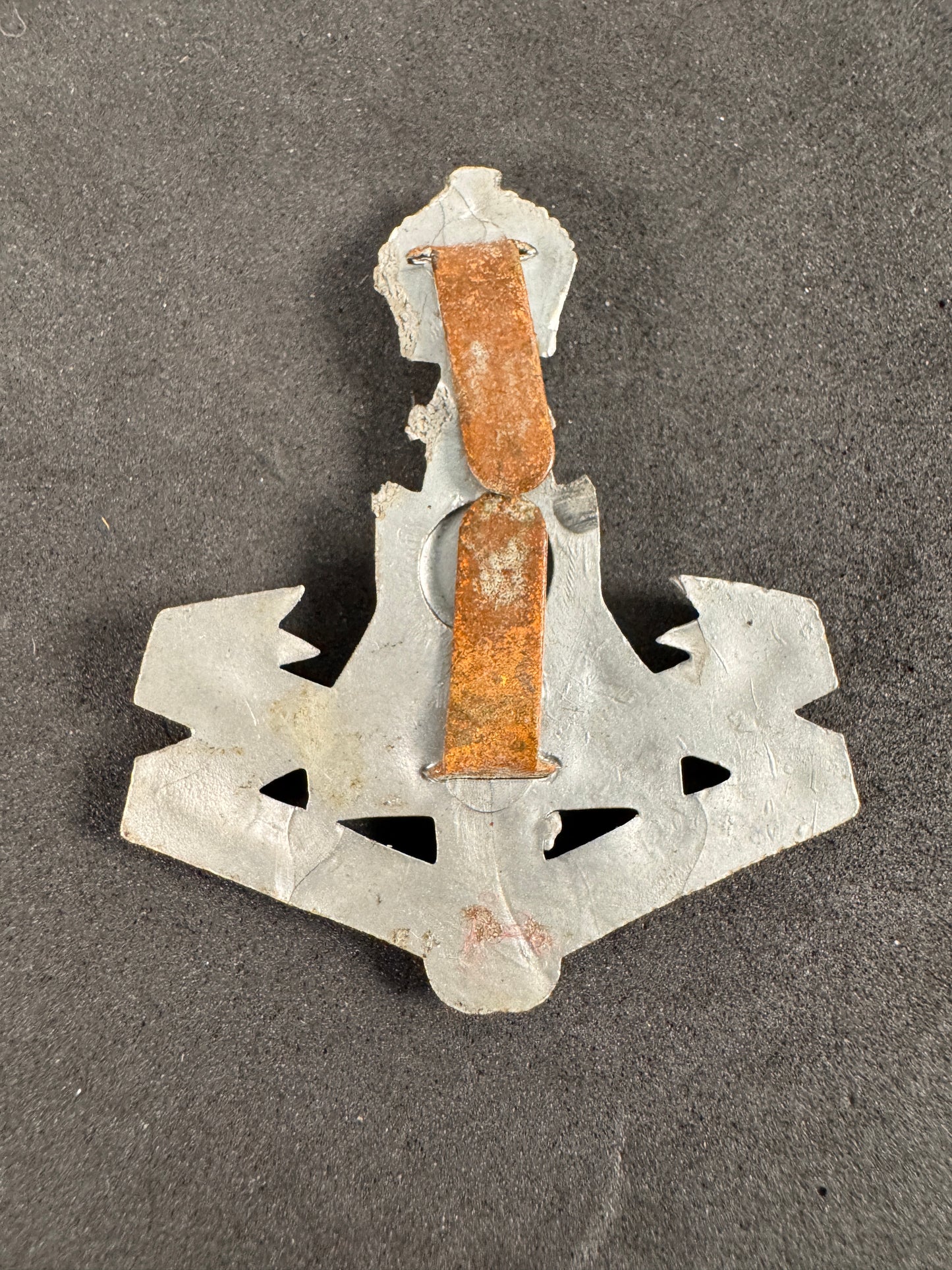 Photo 2 of WW2 British Army Yorkshire Regiment Plastic Economy Cap Badge - collectible militaria item