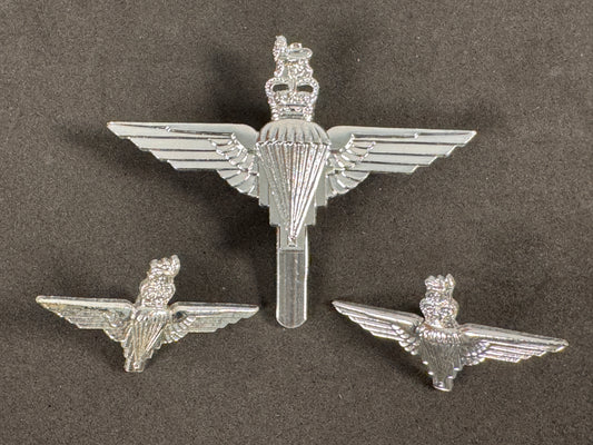 Photo 1 of British Army Parachute Regiment Cap & Collar Badge Set - collectible militaria item