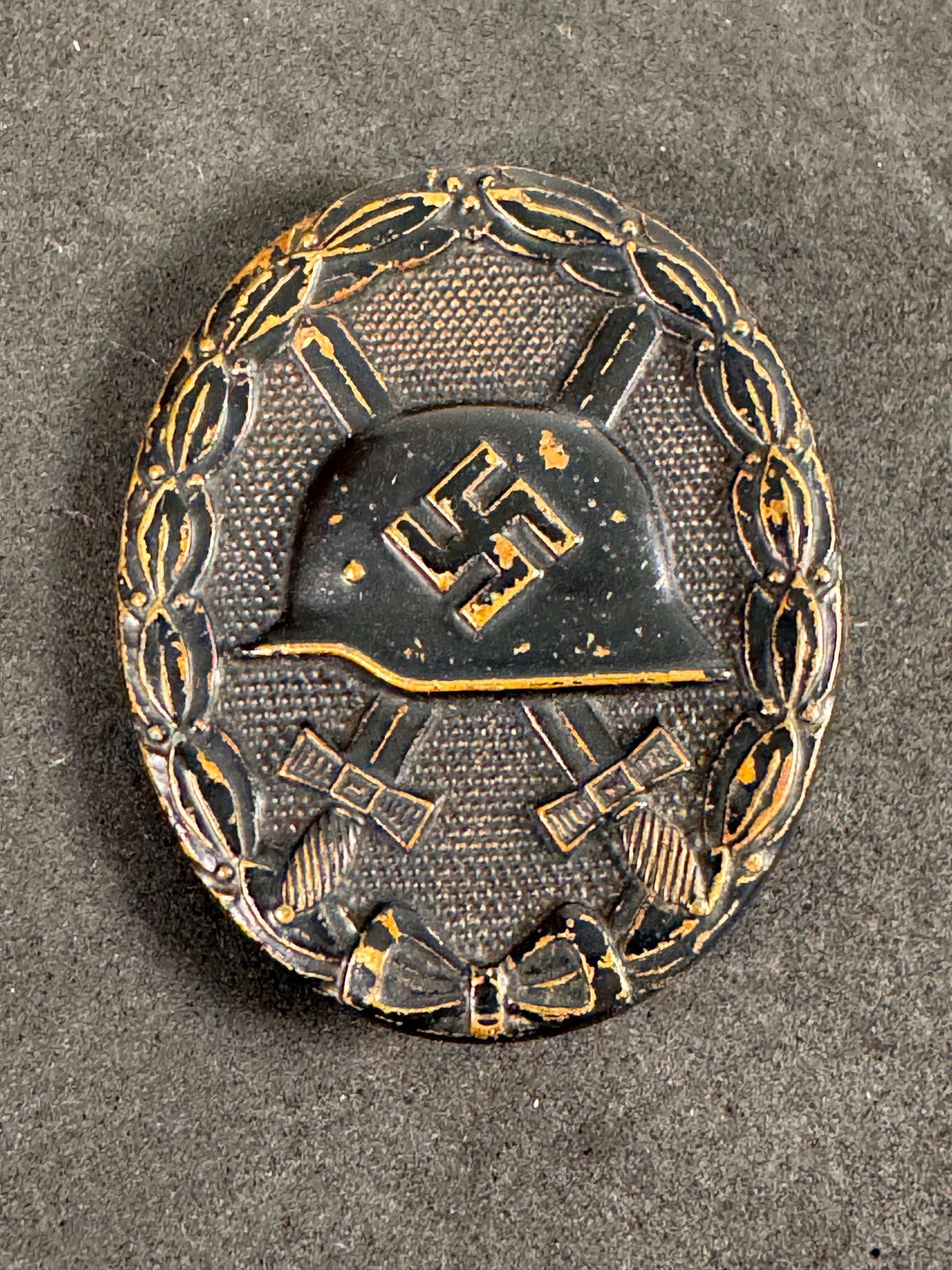 Photo 2 of WW2 German Black Wound Badge (Verwundetenabzeichen in Schwarz) - collectible militaria item