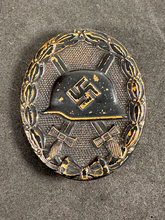 Photo 2 of WW2 German Black Wound Badge (Verwundetenabzeichen in Schwarz) - collectible militaria item