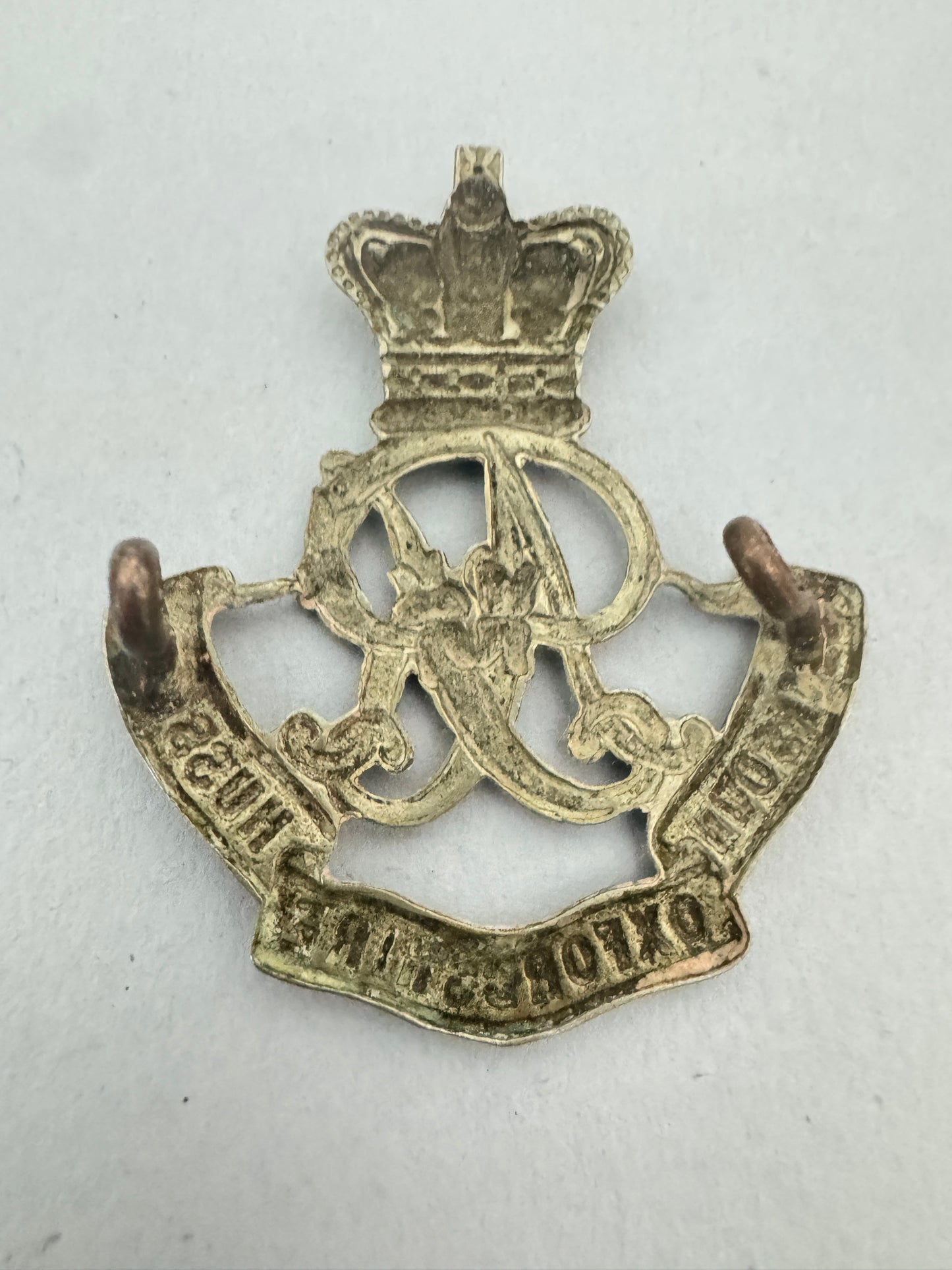 WW1 British Army Queen's Own Oxfordshire Hussars Yeomanry Cap Badge