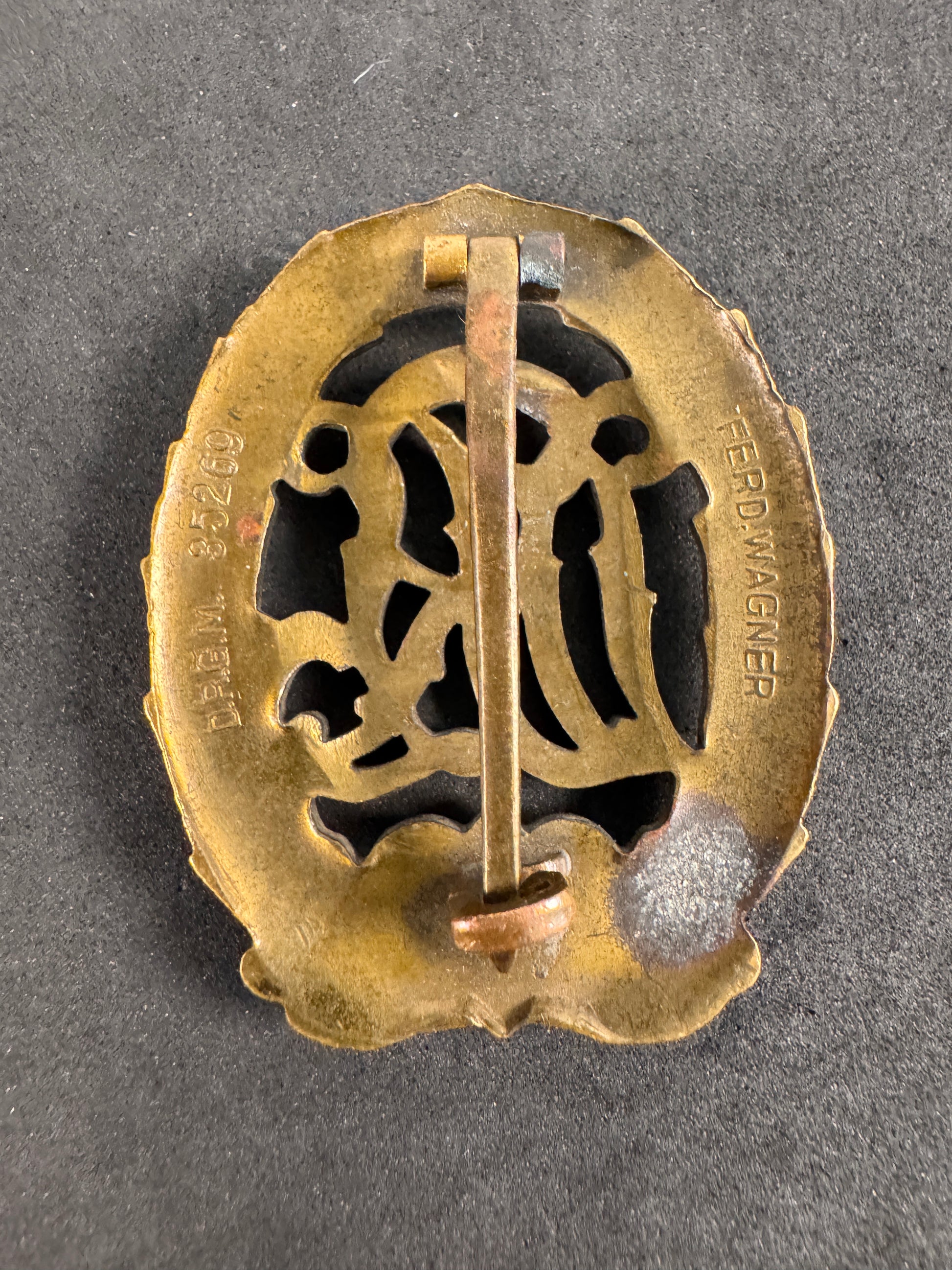 Photo 3 of WW2 German DRL Sports Badge in Bronze (Deutsches Reichssportabzeichen) - collectible militaria item