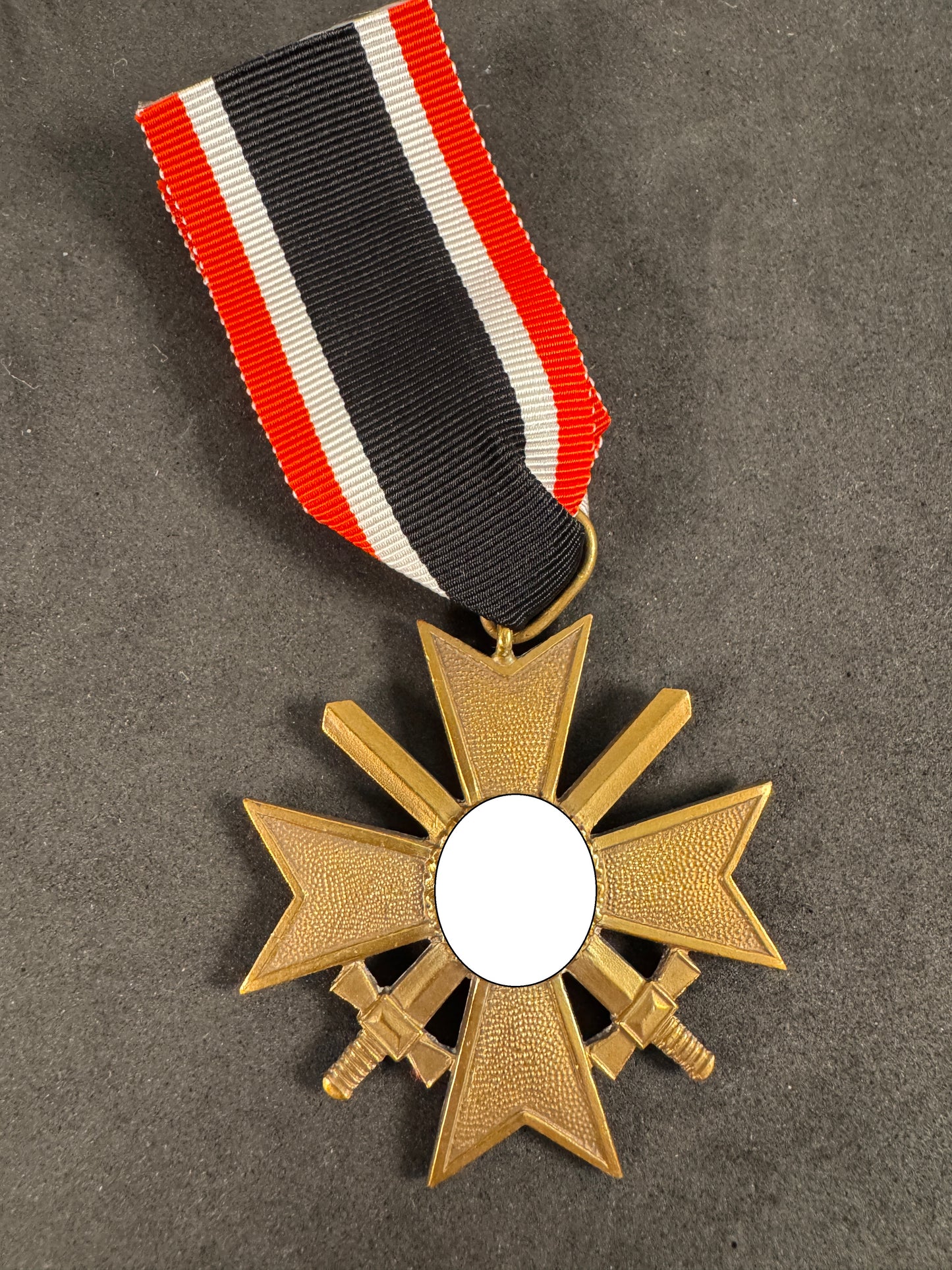 Photo 1 of WW2 German War Merit Cross 2nd Class with Swords (Kriegsverdienstkreuz 2. Klasse mit Schwertern) - collectibl