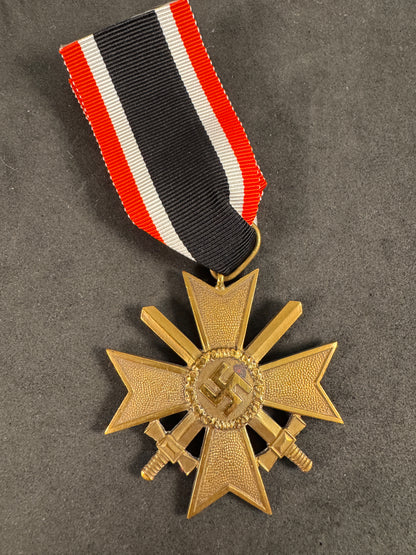 Photo 2 of WW2 German War Merit Cross 2nd Class with Swords (Kriegsverdienstkreuz 2. Klasse mit Schwertern) - collectibl